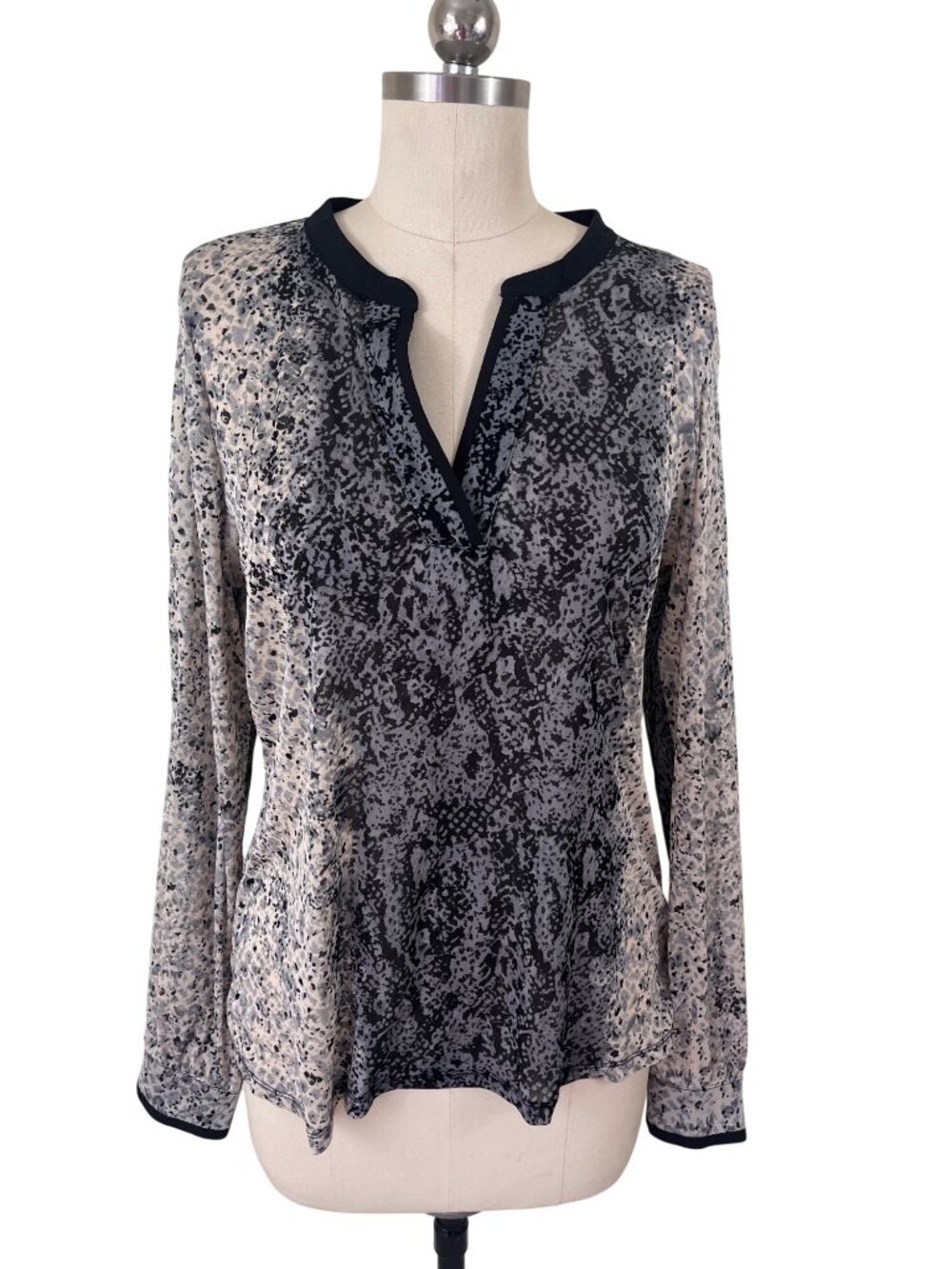 Express Snakeprint Split Neck Blouse Womens Large Black Corporate Edgy Goth 90s